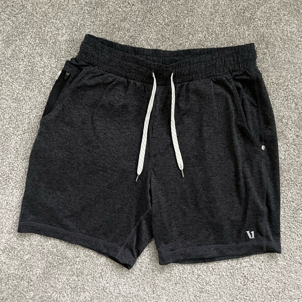NWOT Vuori Mens Ponto Performance Short in Charcoal Gray Size Small